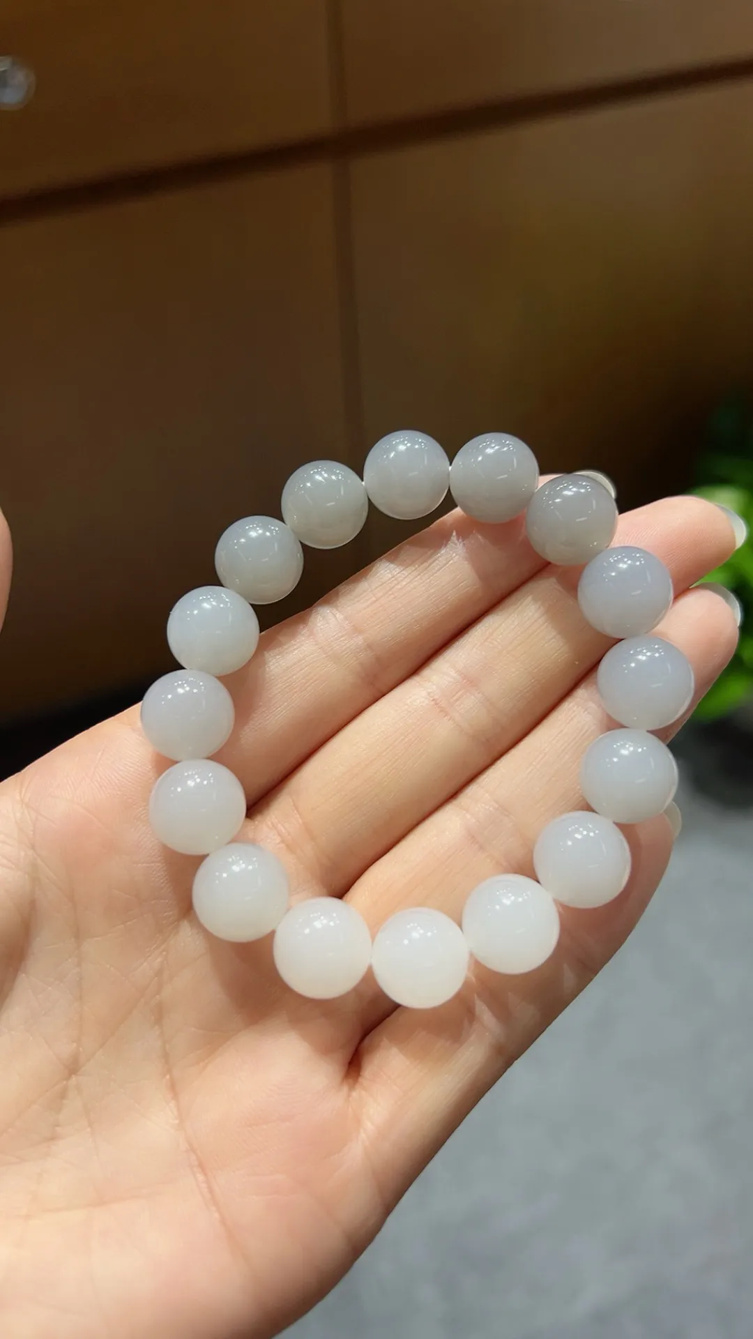 渐变烟紫手串

尺寸12mm