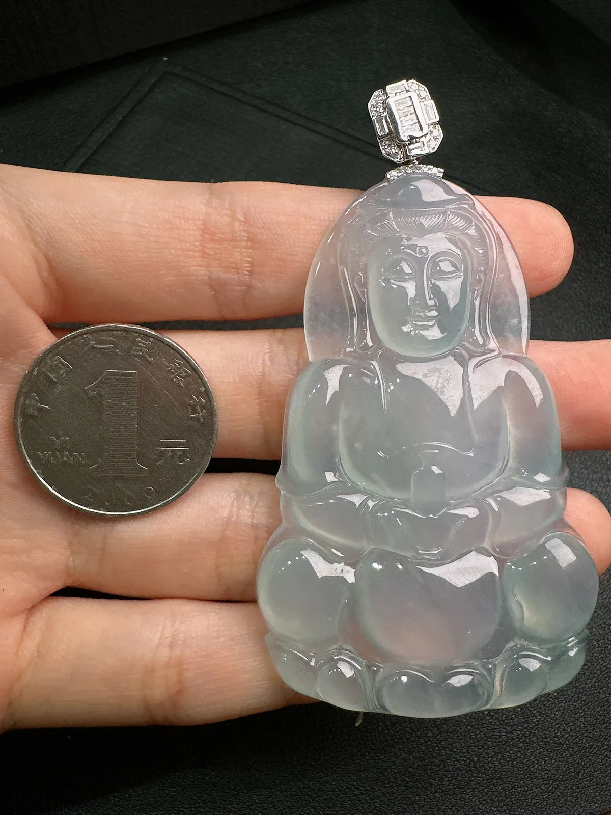 天然缅甸a货翡翠18k金镶嵌
白冰菩萨吊坠lf123