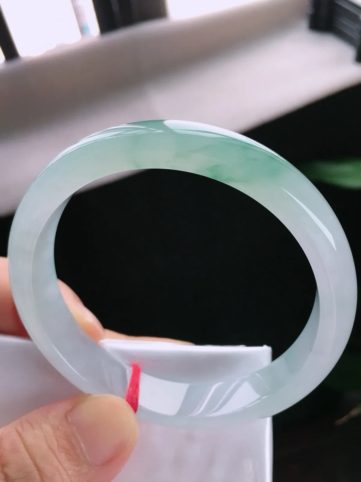 圈口57，正圈手镯，飘花，玉质冰润细腻，种水好，尺寸57-11.8-7.3mm