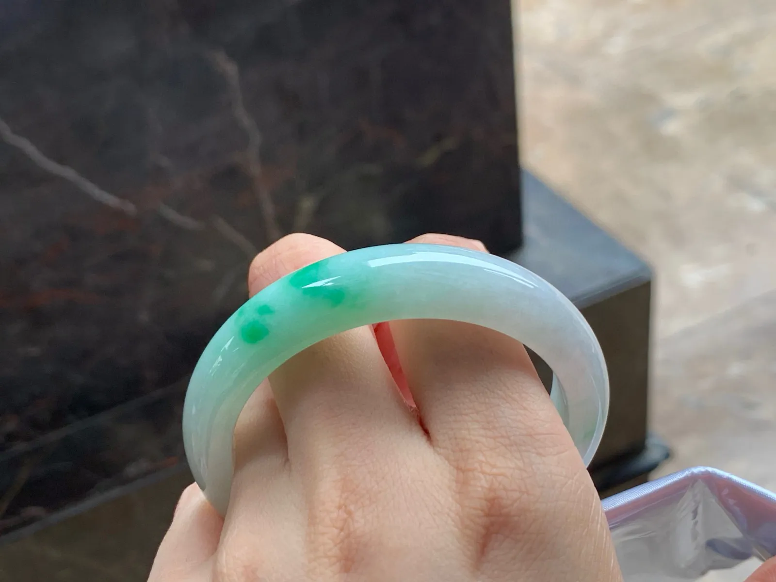 带色手镯
干净清爽 54.6/12.6/8mm