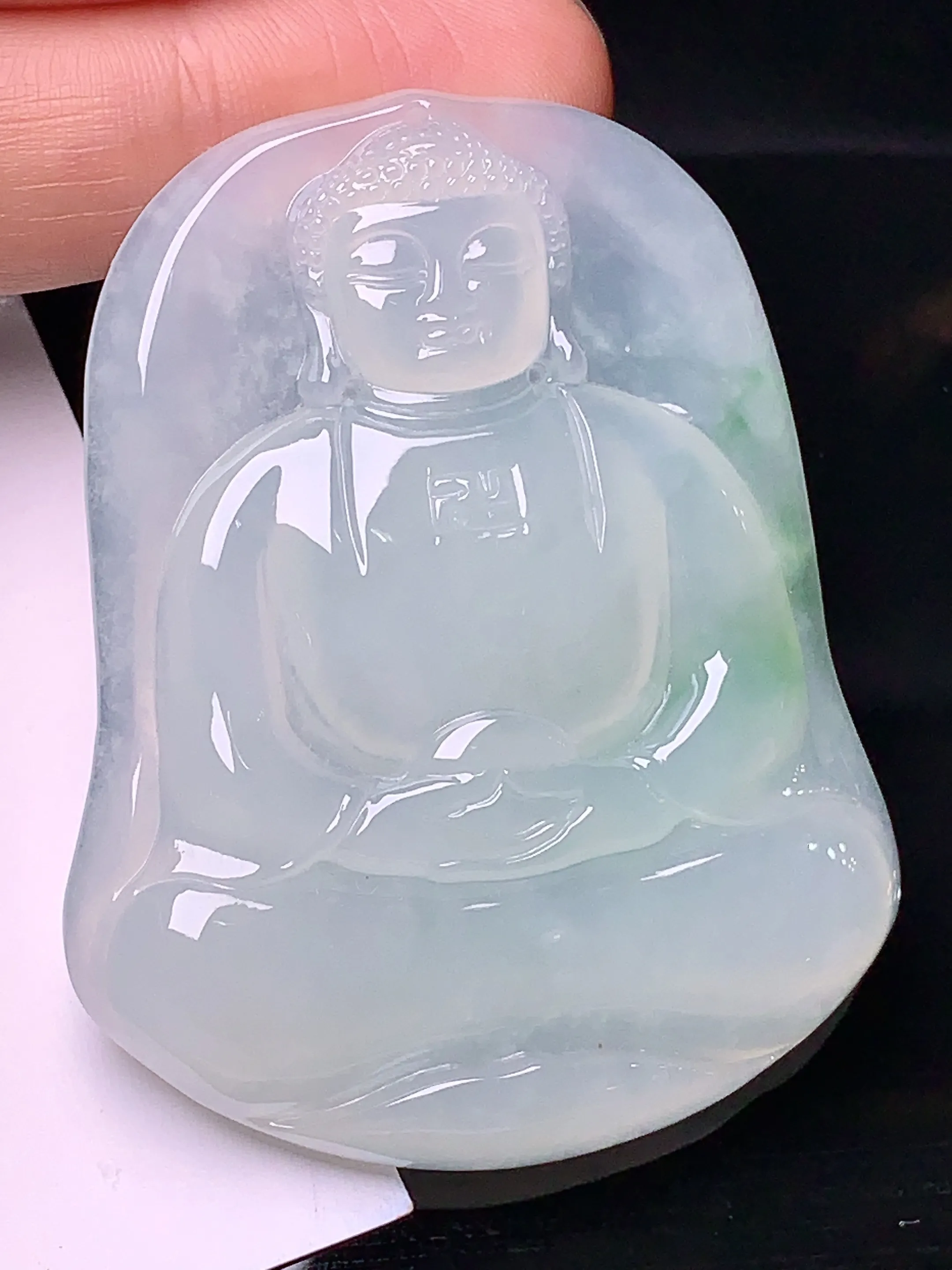 飘绿大日如来佛祖吊坠 玉质细腻 水润亮眼 整体尺寸55.5*42.8*6.2