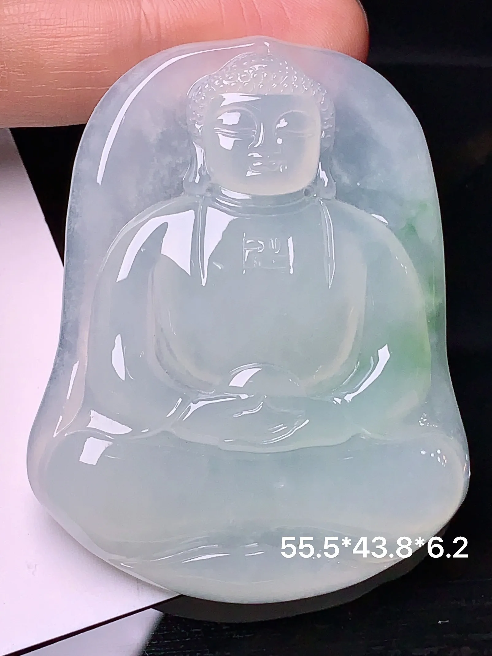 飘绿大日如来佛祖吊坠 玉质细腻 水润亮眼 整体尺寸55.5*42.8*6.2