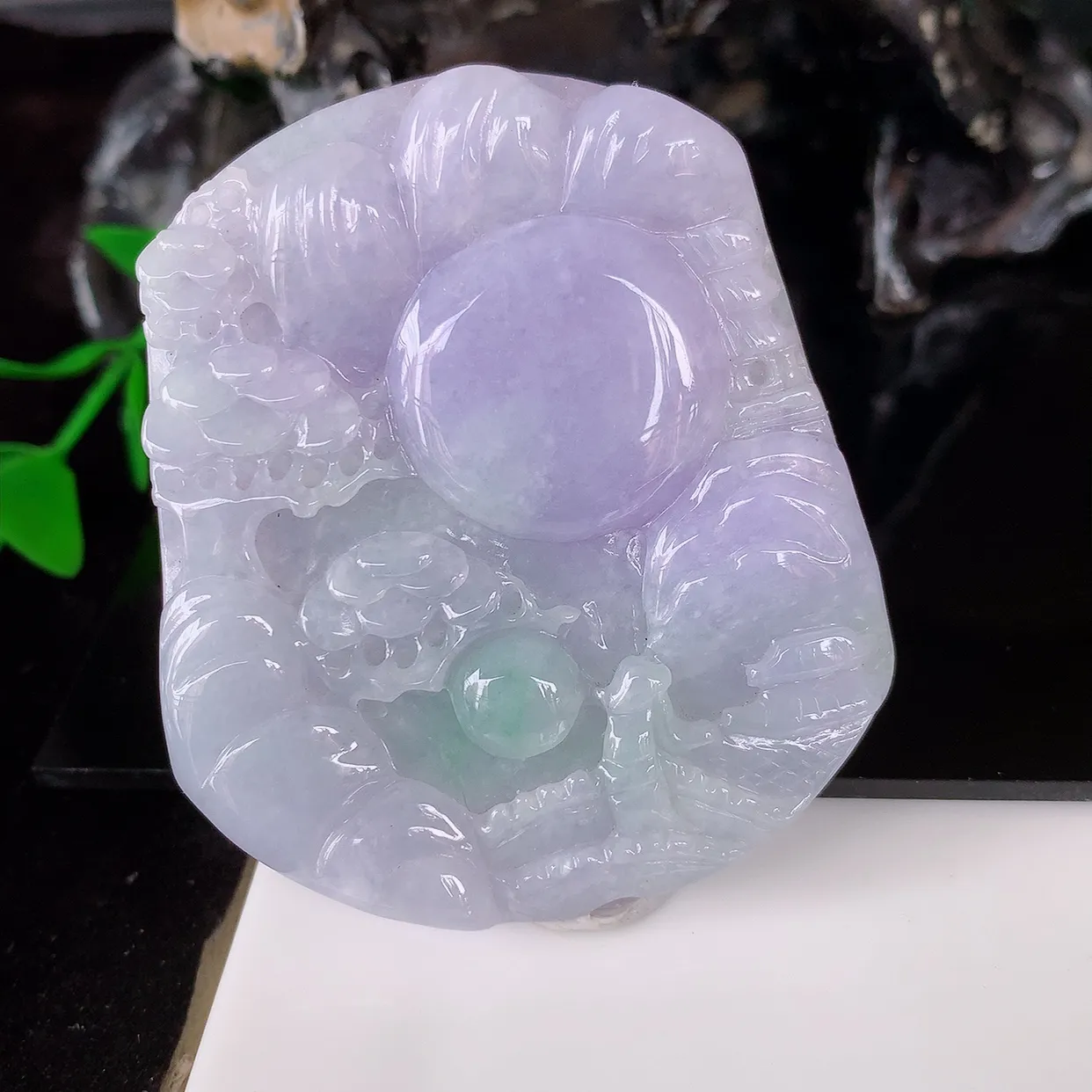 自然光实拍，冰润春带彩山水牌吊坠，翡翠山水，立体生动形象，山水素材布局合理，意境感佳，佩戴上身效果更高贵 #46.12