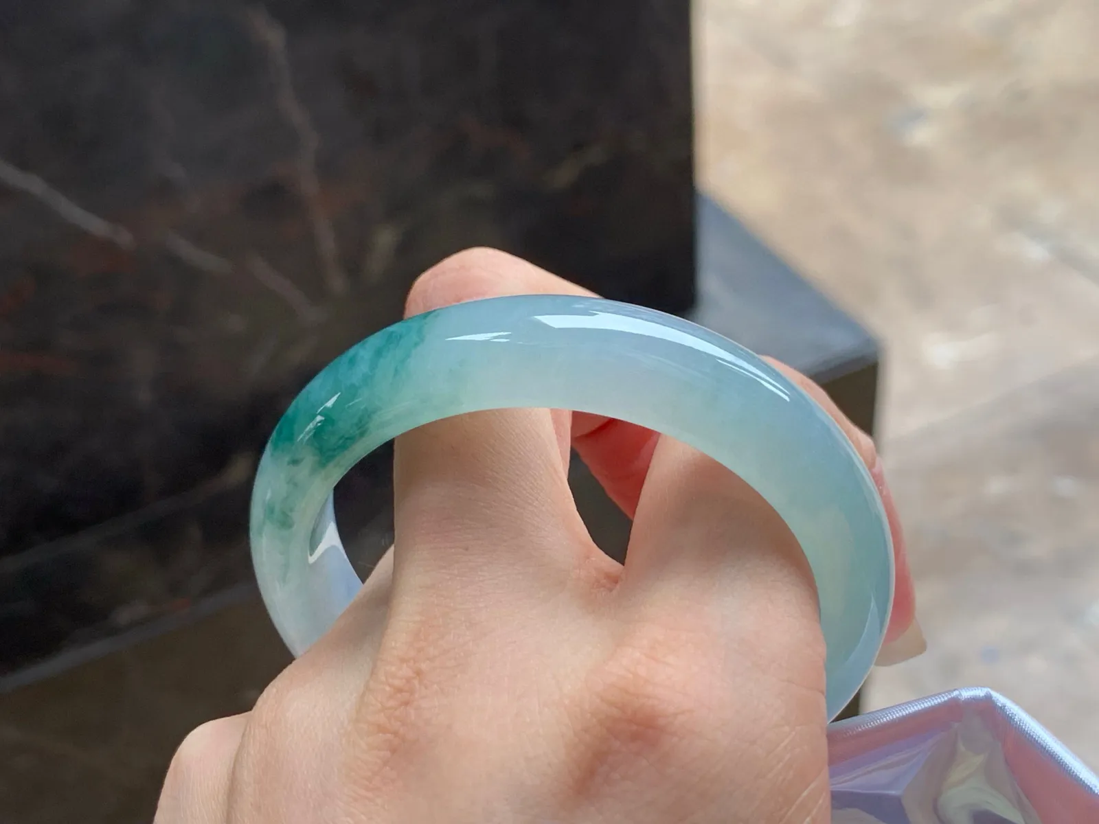 冰飘花手镯
水润53/12.6/8mm