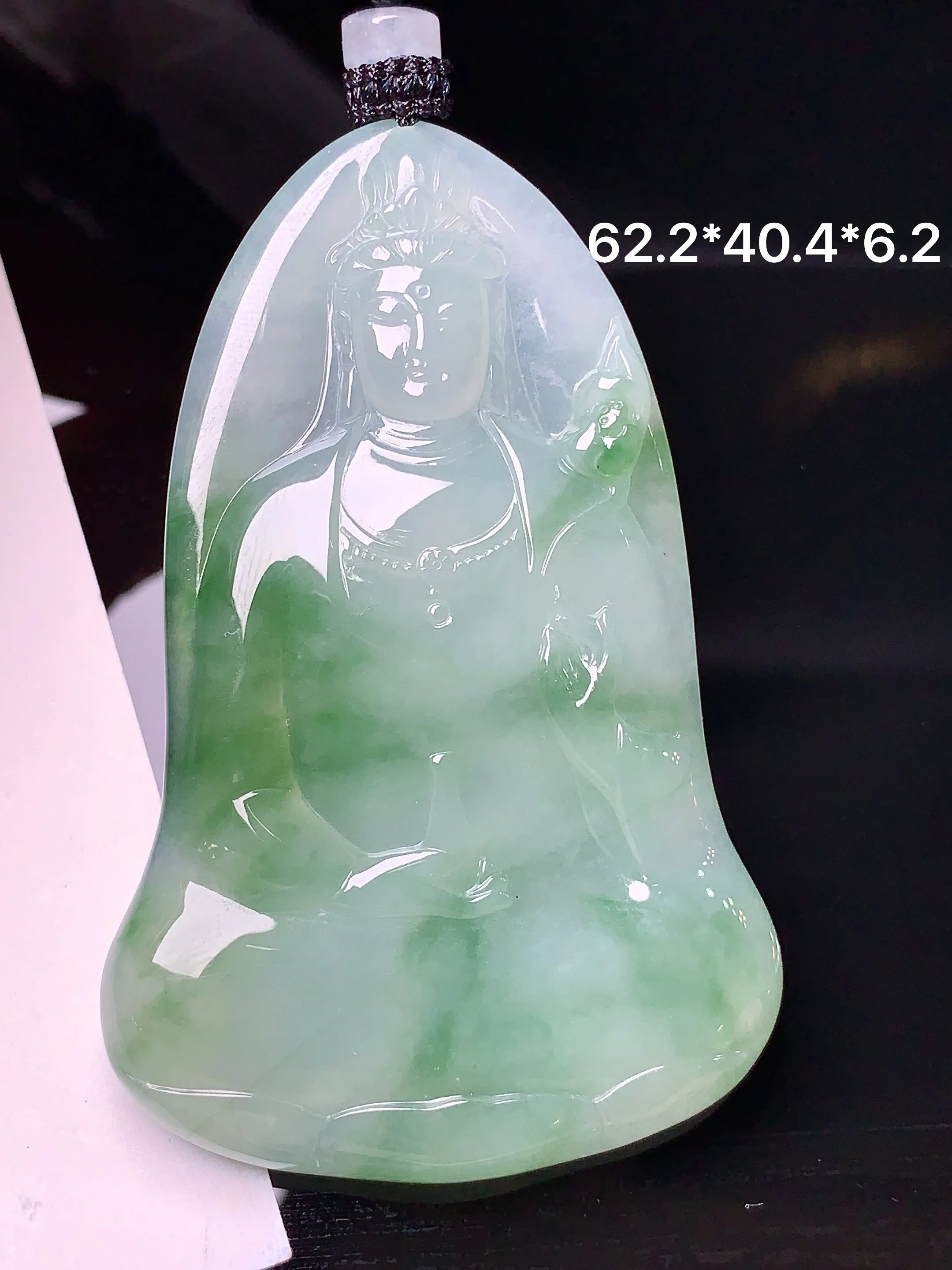 飘绿观音吊坠 玉质细腻 水润亮眼 整体尺寸62.2*40.4*6.2