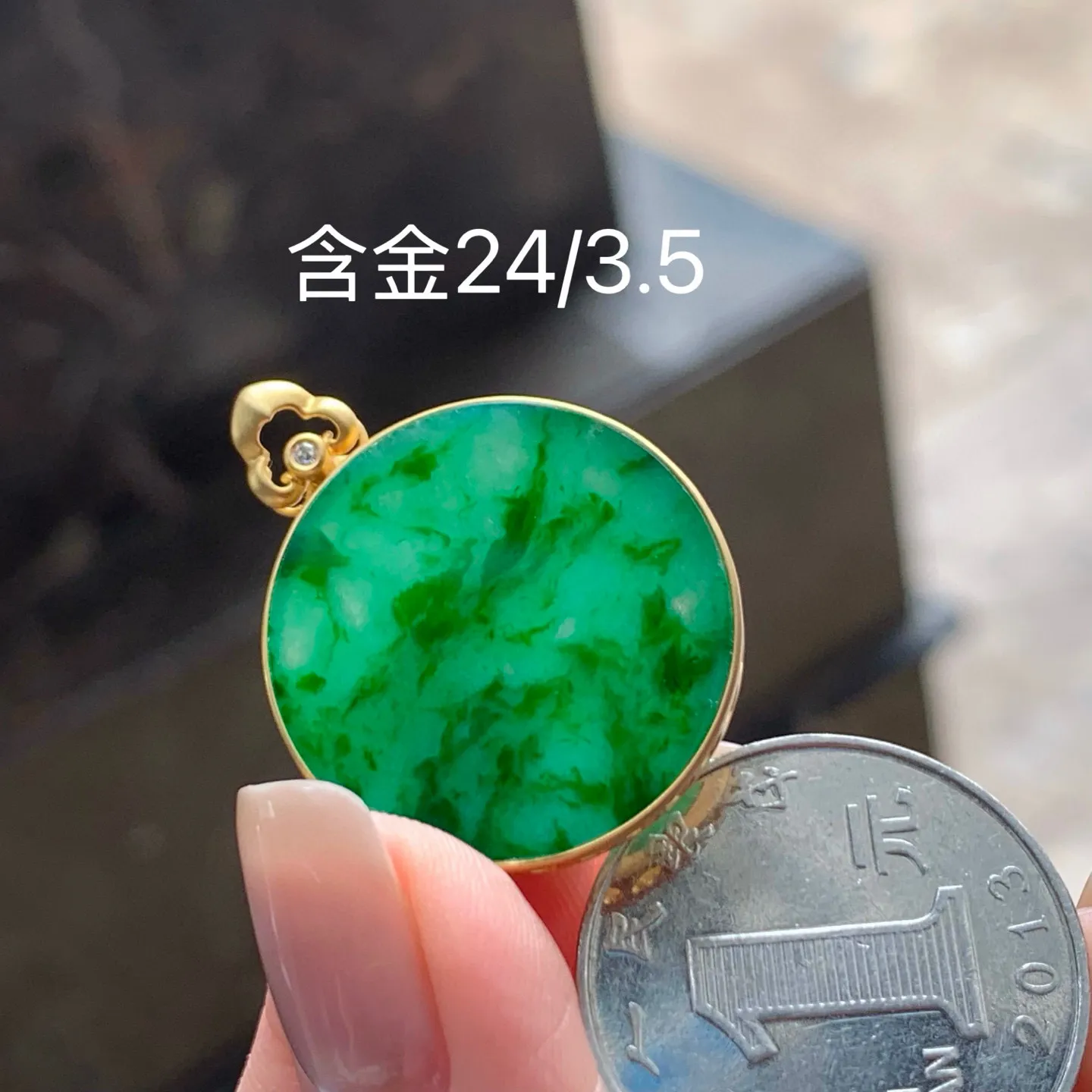 带色圆牌
颜色漂亮 真金镶嵌