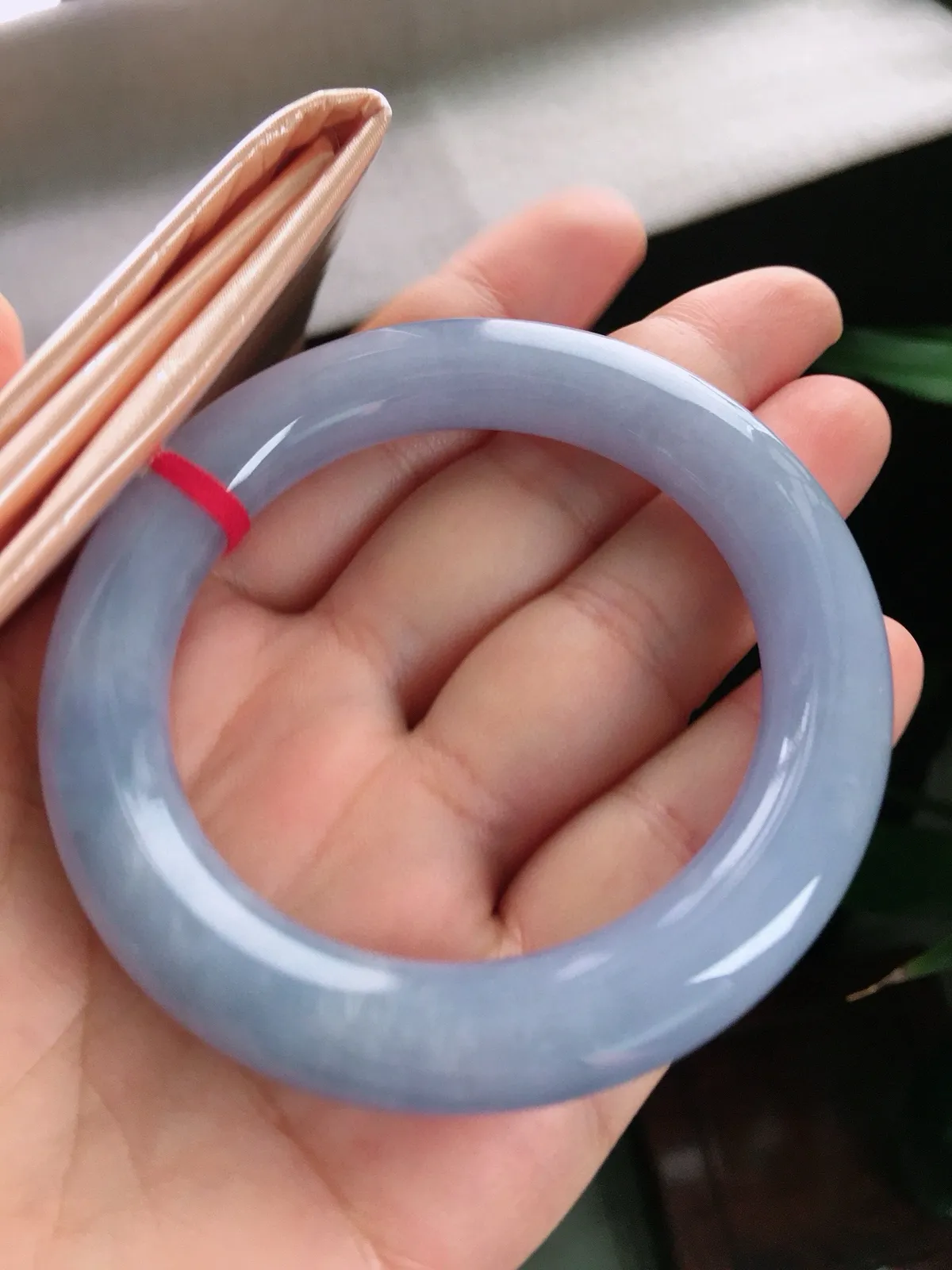 圈口56.5，圆条手镯，满紫，玉质冰润细腻，尺寸56.5-12.1-11.3mm