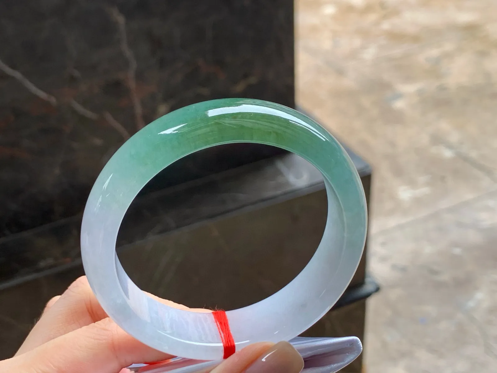 宽版手镯
水润独特 59.3/16.2/8mm