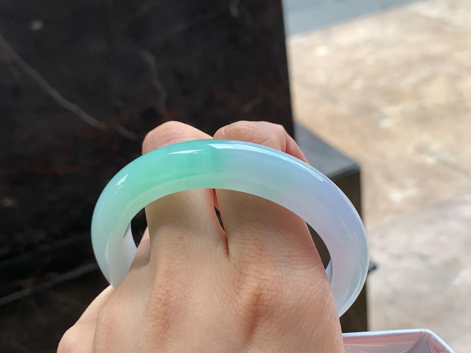 淡春彩手镯
细腻水润 55/11.5/9.3mm