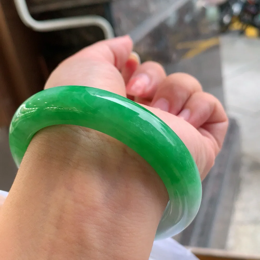 正圈一大节阳绿 无瑕 尺寸:53.4/12.1/9 色好🥰🥰