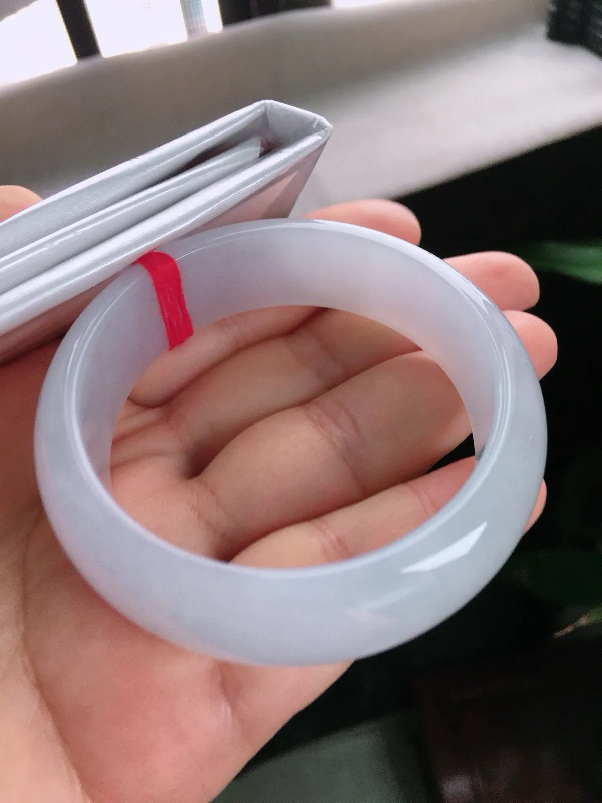 圈口55.1，正圈手镯，白冰，玉质冰润细腻，宽版，尺寸55.1-18.1-7.8mm