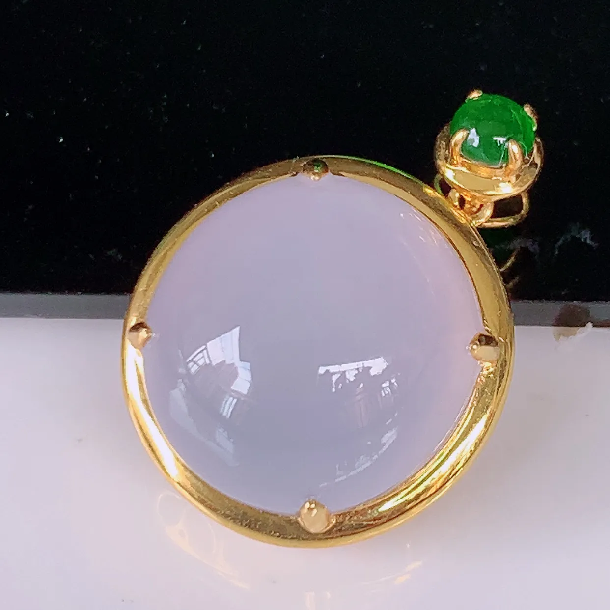 自然光实拍，18k金镶嵌冰透翡翠吊坠，冰胶饱满，起荧光，造型精美别致，送礼或自留佳选！#89.12整体19.5*14.5*9.8裸石12.5*12