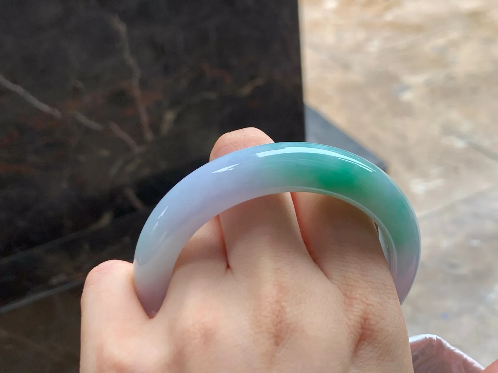 春彩手镯
玉质细腻 55/12/9mm
