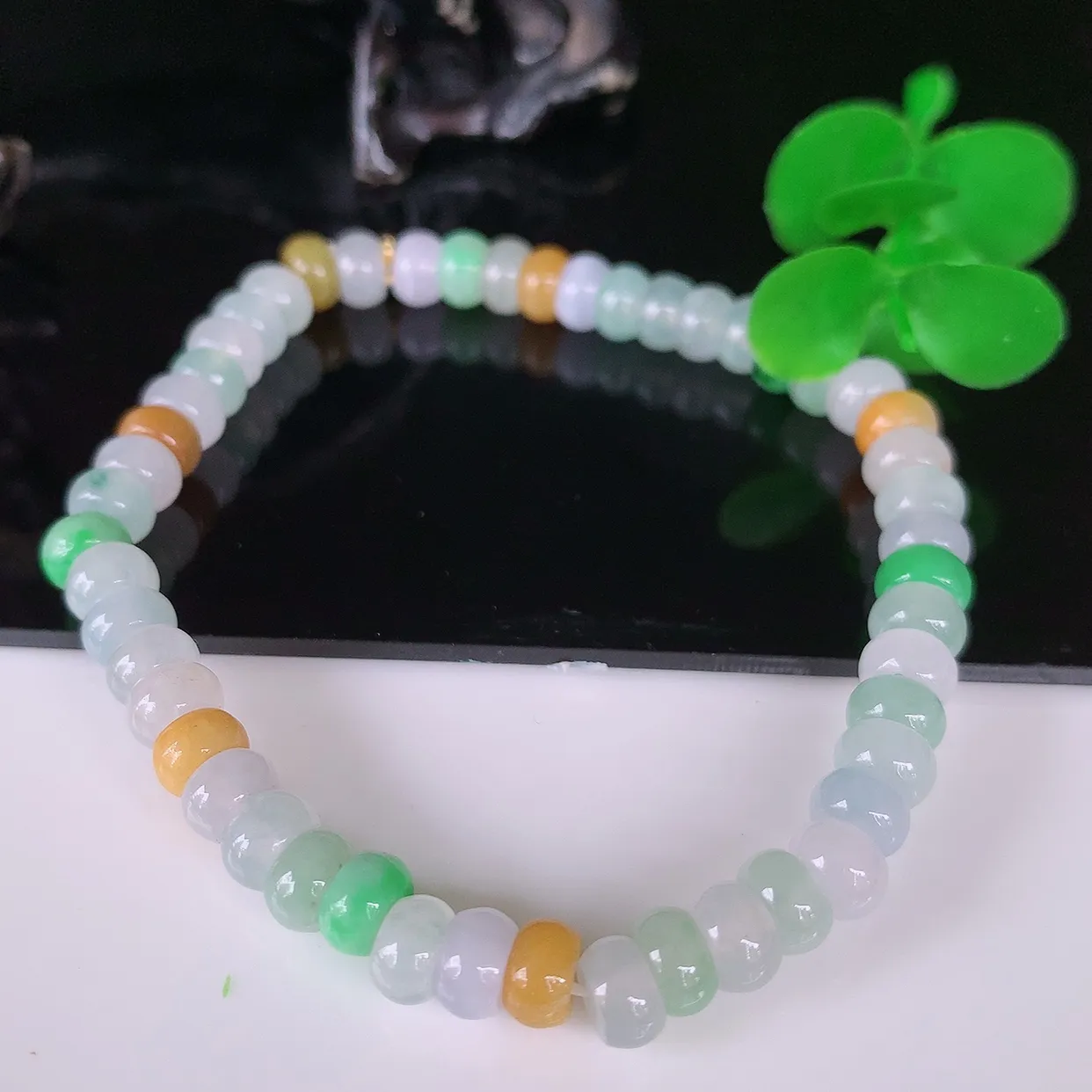 自然光实拍，冰润多彩翡翠手链手串，水润秀气，料子细腻，清爽，高档大气，自戴送礼佳品！#46.12取一尺寸6mm