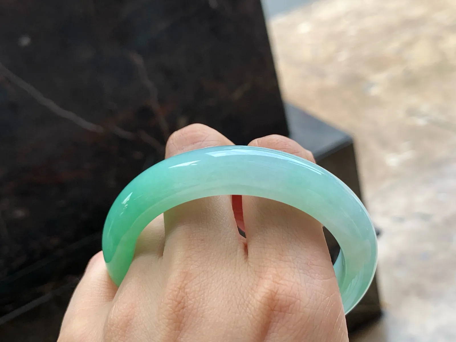 带色手镯
水润56.5/12.5/9mm