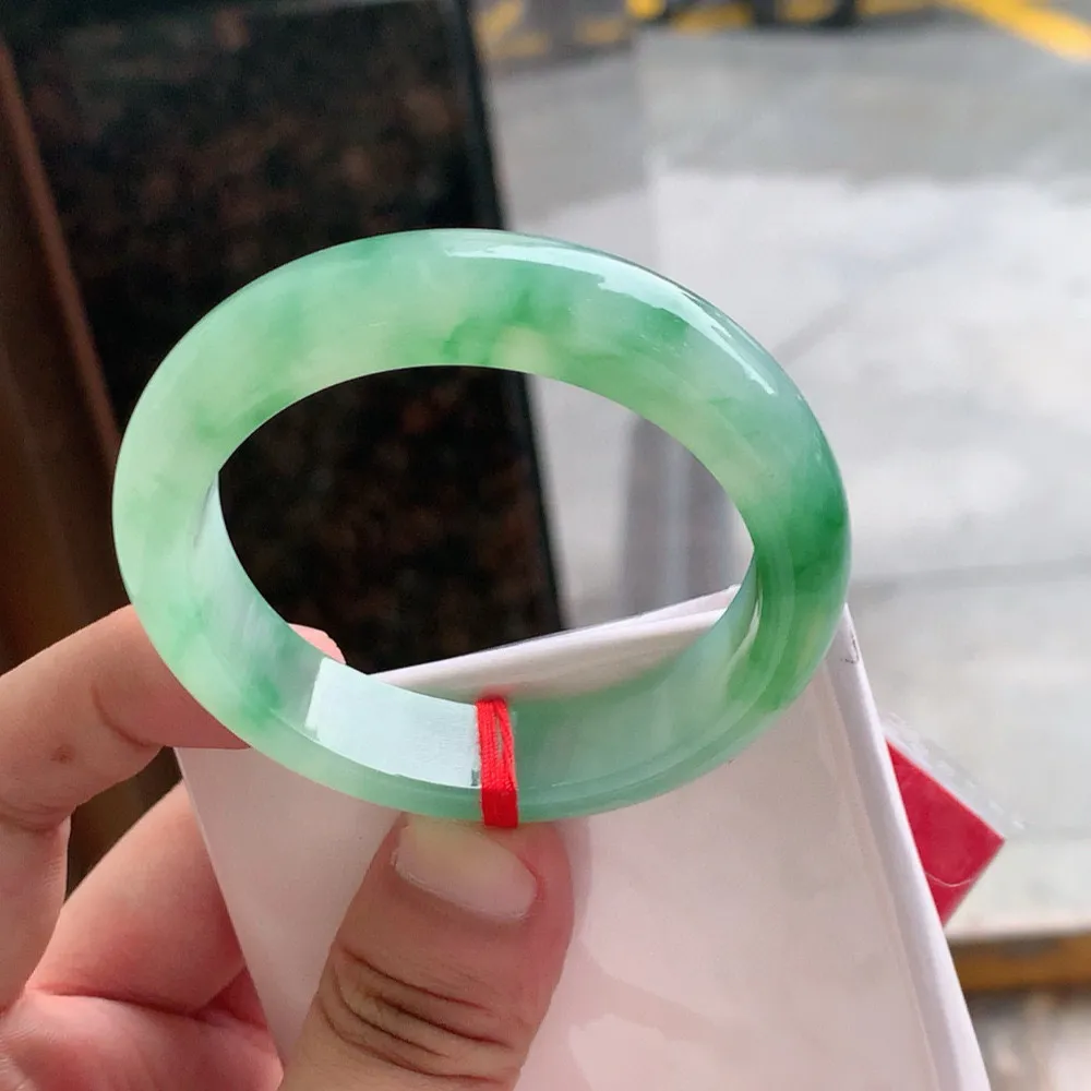 正圈高冰绿 无瑕 尺寸:50.9/12.4/8.1 种色兼备