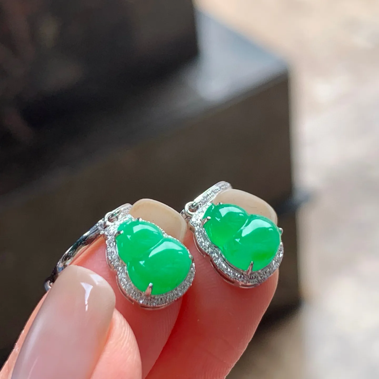阳绿葫芦耳坠
真金镶嵌