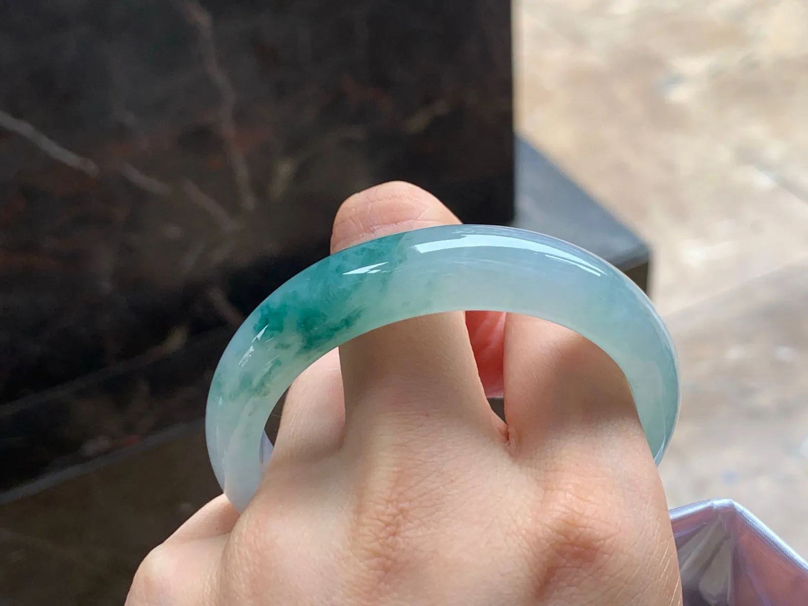 冰飘花手镯
水润53/12.6/8mm