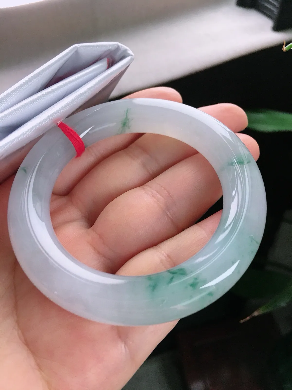 圈口52.2，圆条手镯，小圈口，飘花，玉质冰润细腻，种水好，尺寸52.2-11-11.8mm