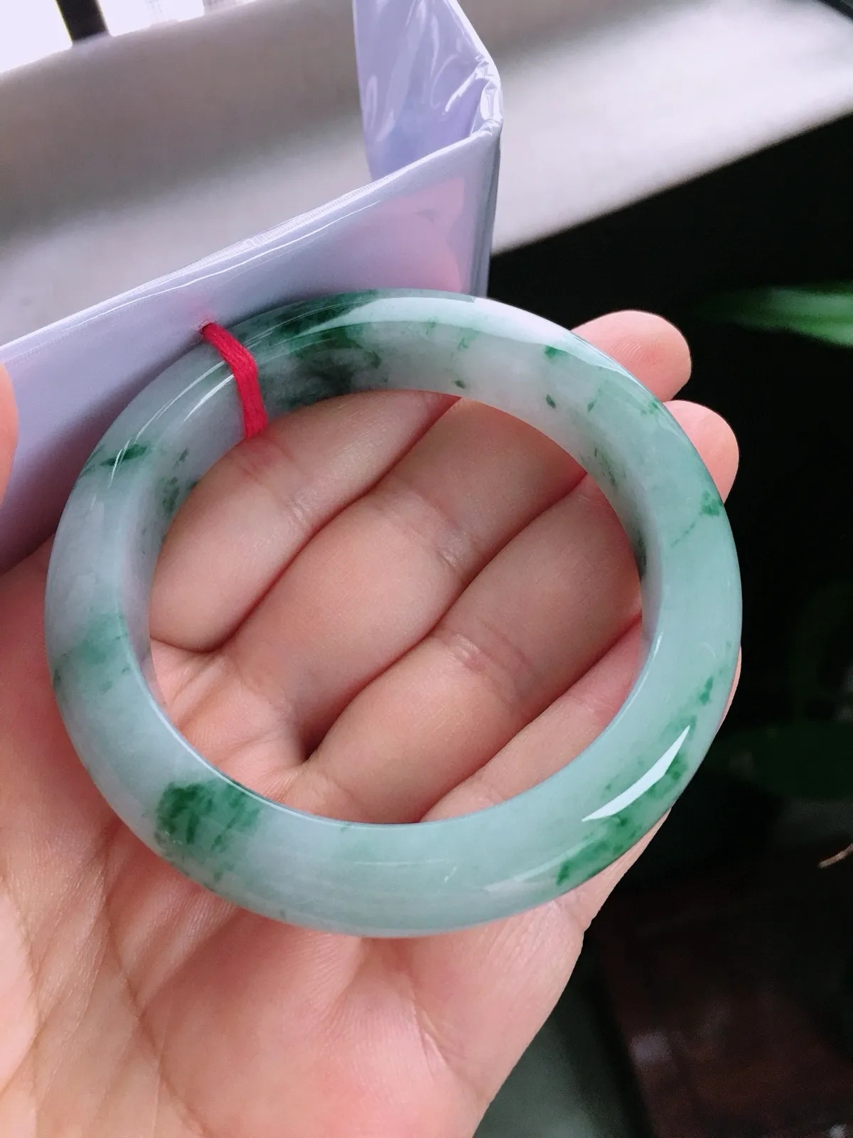 圈口56，正圈手镯，飘花万，玉质冰润，尺寸56-12.8-9.3mm