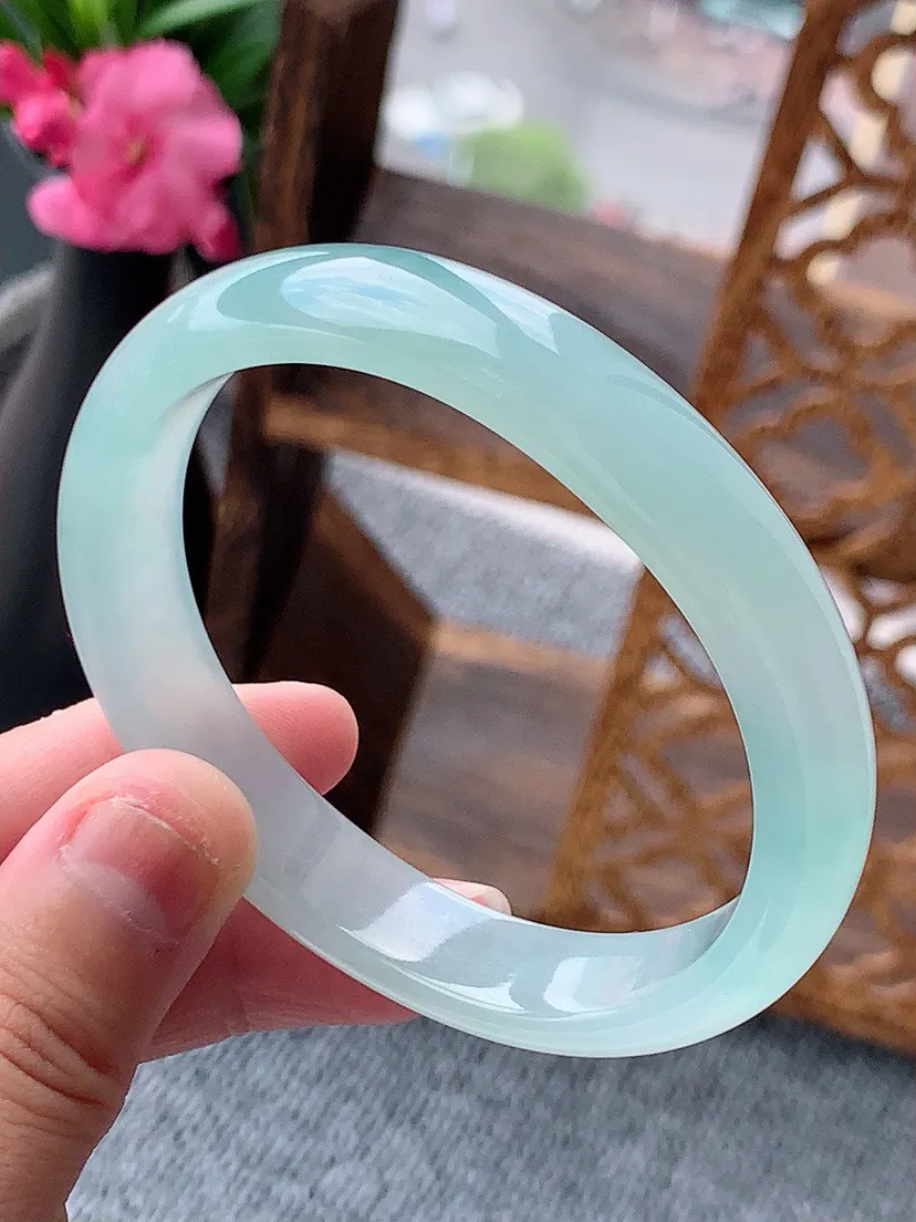 a货翡翠老坑晴水贵妃手镯56-57圈口 尺寸56.8×50×11.8×6.7mm 重量43.84g 