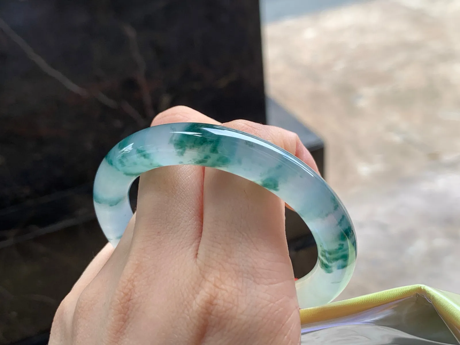 冰种飘花福镯
种老53.1/9.9mm