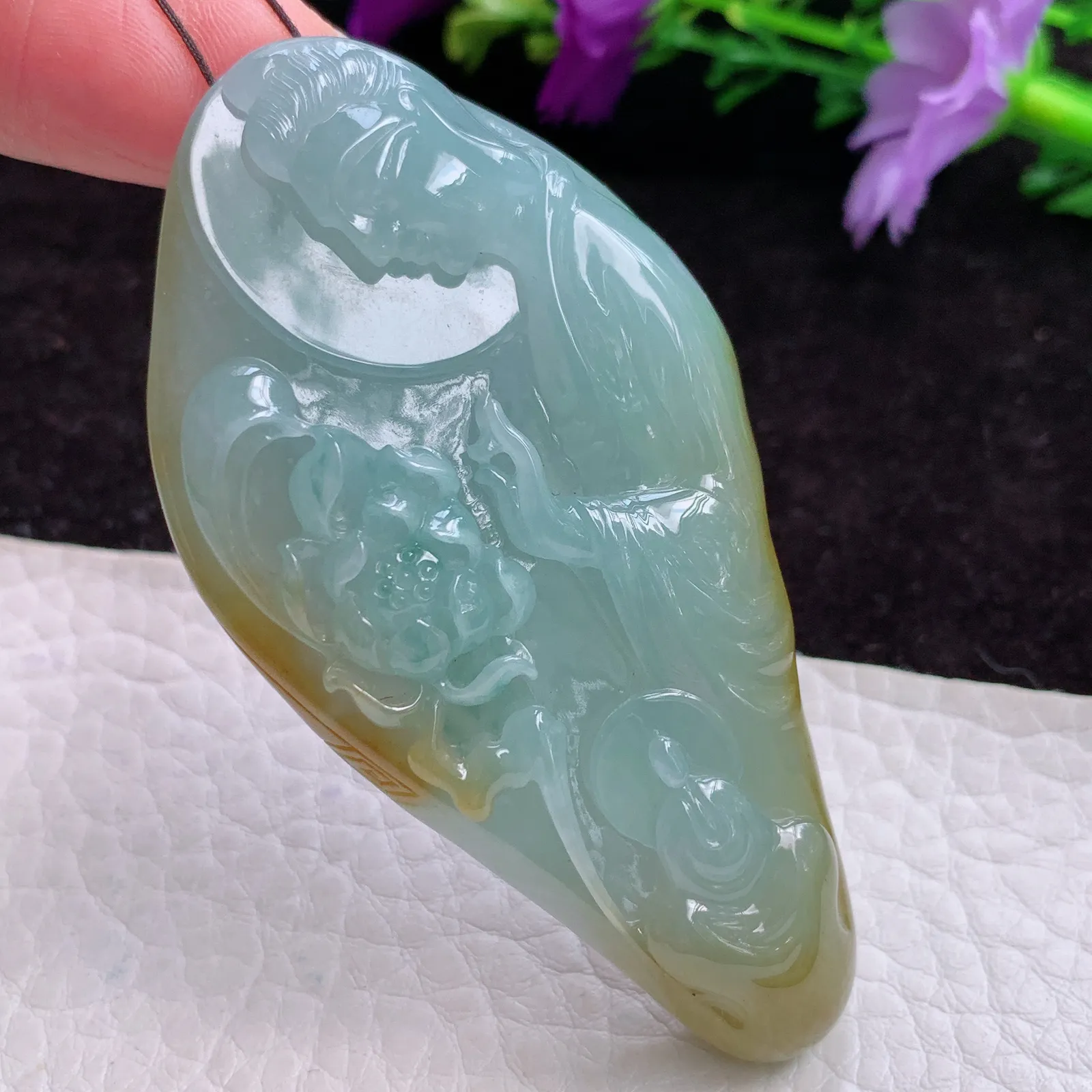 Lz实拍71.5*37.3*11.8特色双彩翡翠A货精雕冰胶花开见佛玉观音玉吊坠