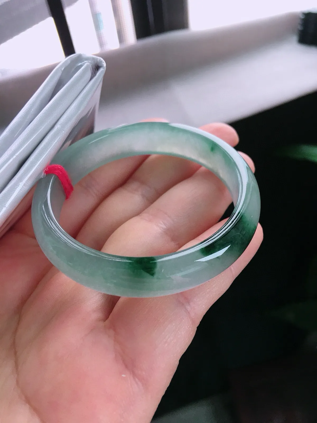 圈口51.5，正圈手镯，小圈口，飘花，玉质冰润，尺寸51.5-12.1-6.5mm