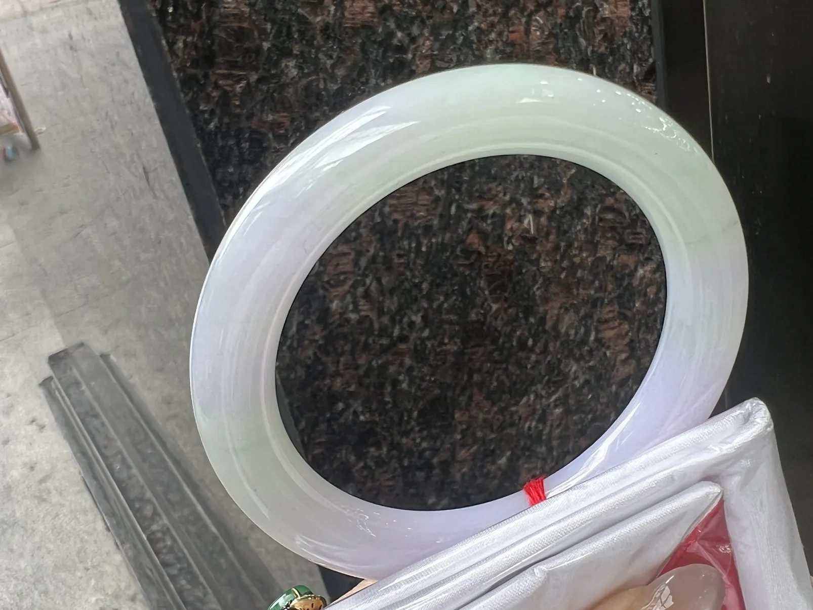 58圈口春带彩圆条手镯，尺寸：58/10.8/10.8色泽艳丽，种水细腻干净