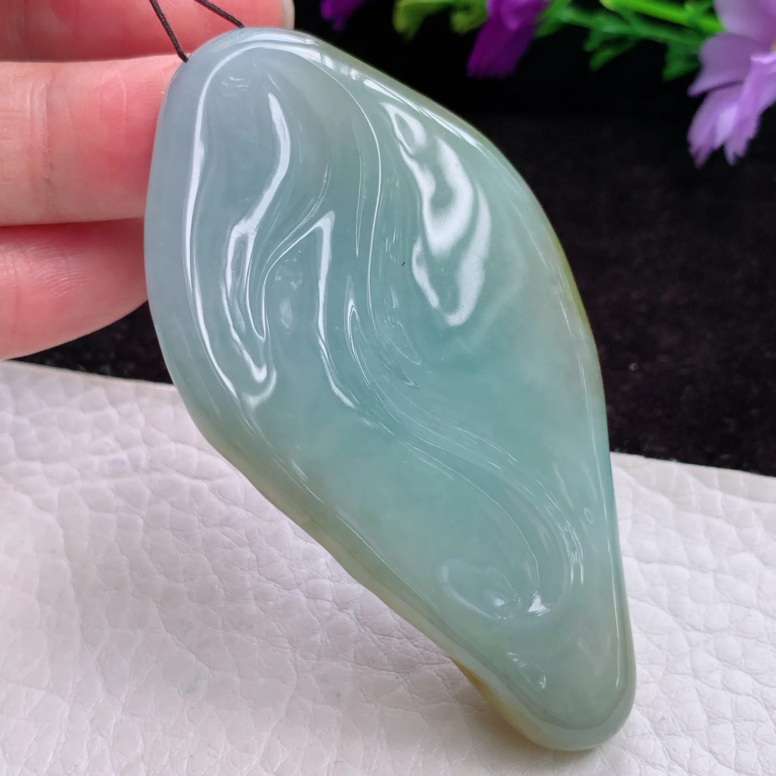 Lz实拍71.5*37.3*11.8特色双彩翡翠A货精雕冰胶花开见佛玉观音玉吊坠