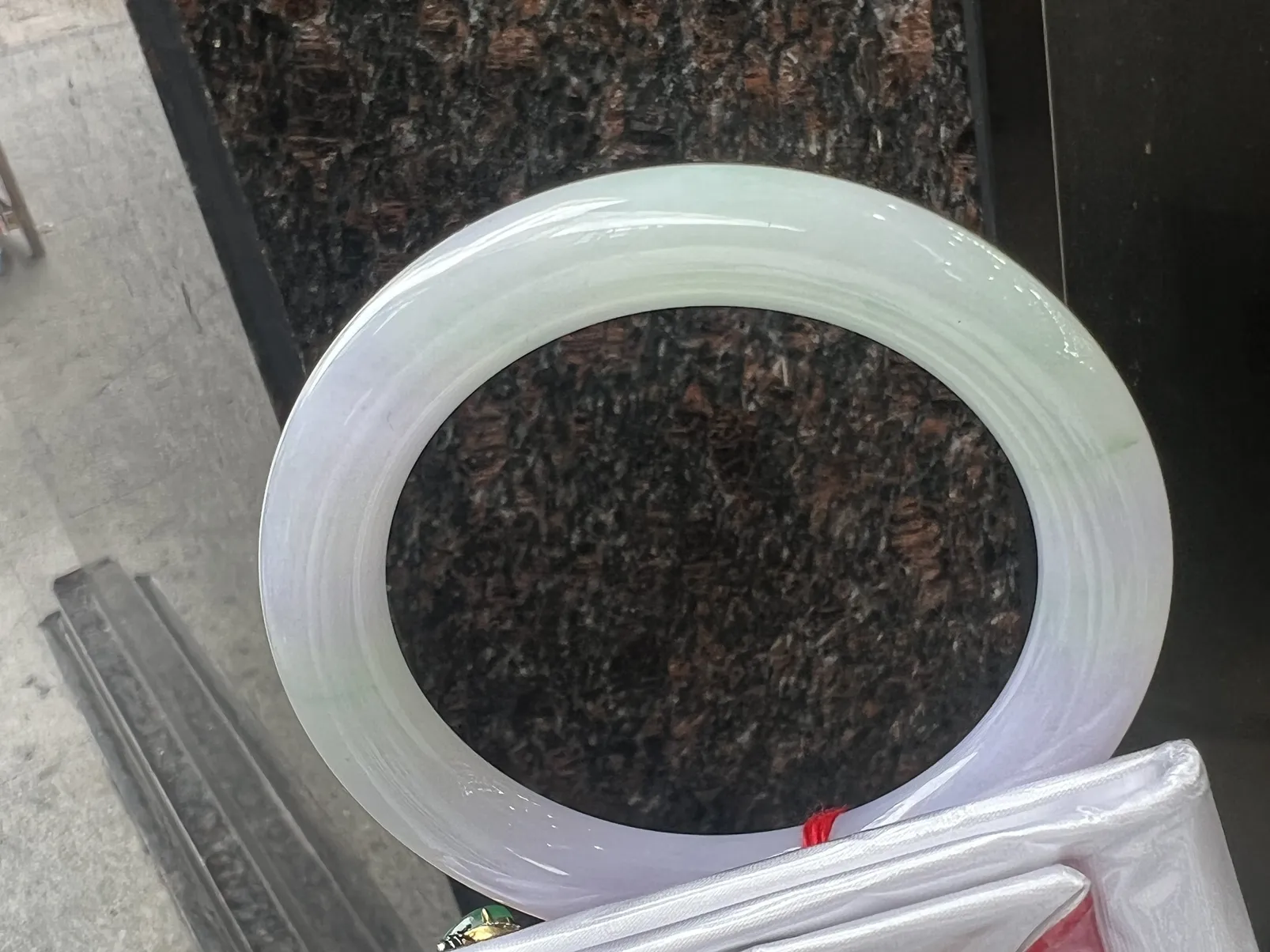 58圈口春带彩圆条手镯，尺寸：58/10.8/10.8色泽艳丽，种水细腻干净