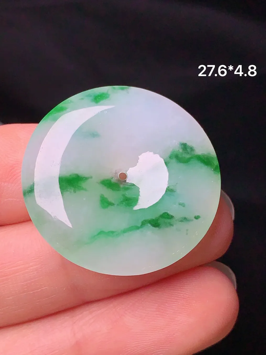 飘绿平安扣吊坠 玉质细腻 水润亮眼 整体尺寸27.6*4.8