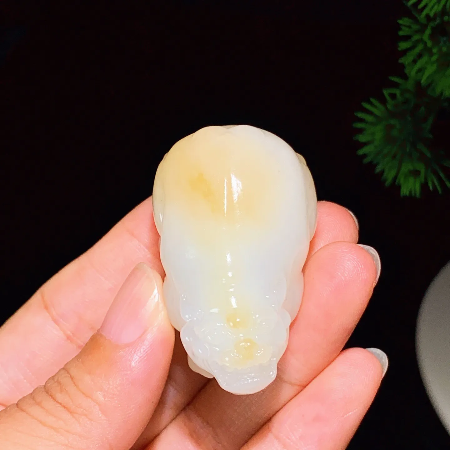 新疆且末糖羊脂白玉招财进宝挂件 尺寸46/29/26重57克，玉质细腻油润 底色纯净 脂粉好，品质好！lt250709