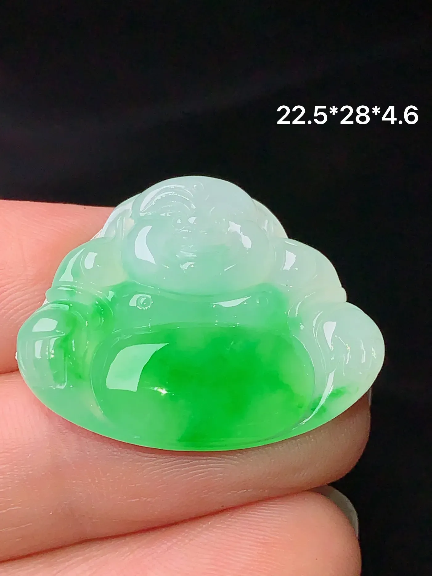 飘绿佛公吊坠 玉质细腻 水润亮眼 整体尺寸22.5*28*4.6