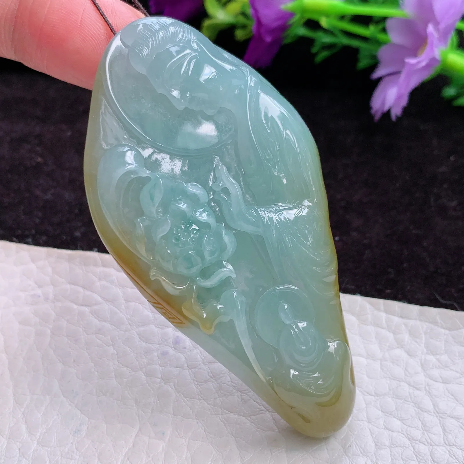 Lz实拍71.5*37.3*11.8特色双彩翡翠A货精雕冰胶花开见佛玉观音玉吊坠