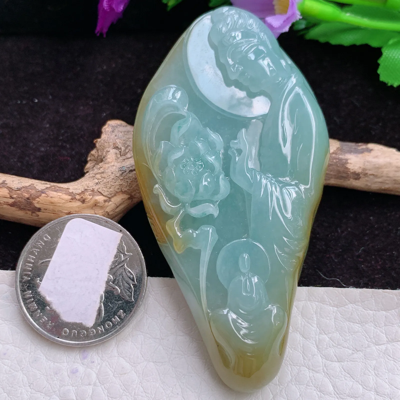 Lz实拍71.5*37.3*11.8特色双彩翡翠A货精雕冰胶花开见佛玉观音玉吊坠