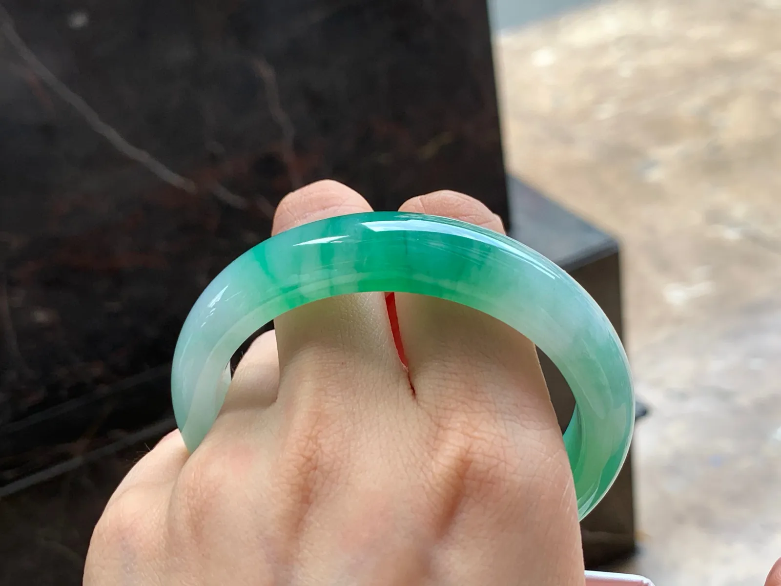 带色手镯
玉质细腻 58/13.4/8.8mm