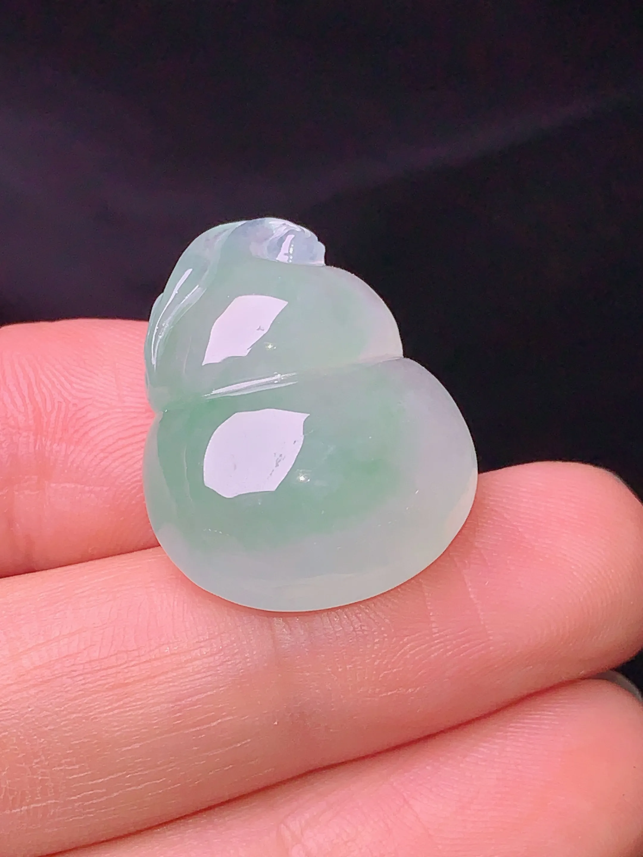 镶嵌款 飘绿葫芦吊坠 玉质细腻 水润亮眼 整体尺寸23.2*18.6*8