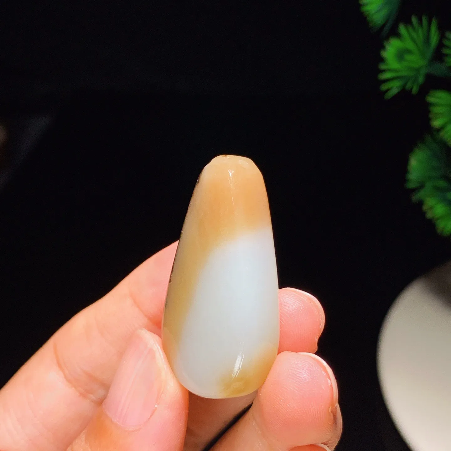 新疆且末糖平安无事牌挂件 尺寸32/4 16重13克，玉质细腻油润 底色纯净 脂粉好，品质好！lt2