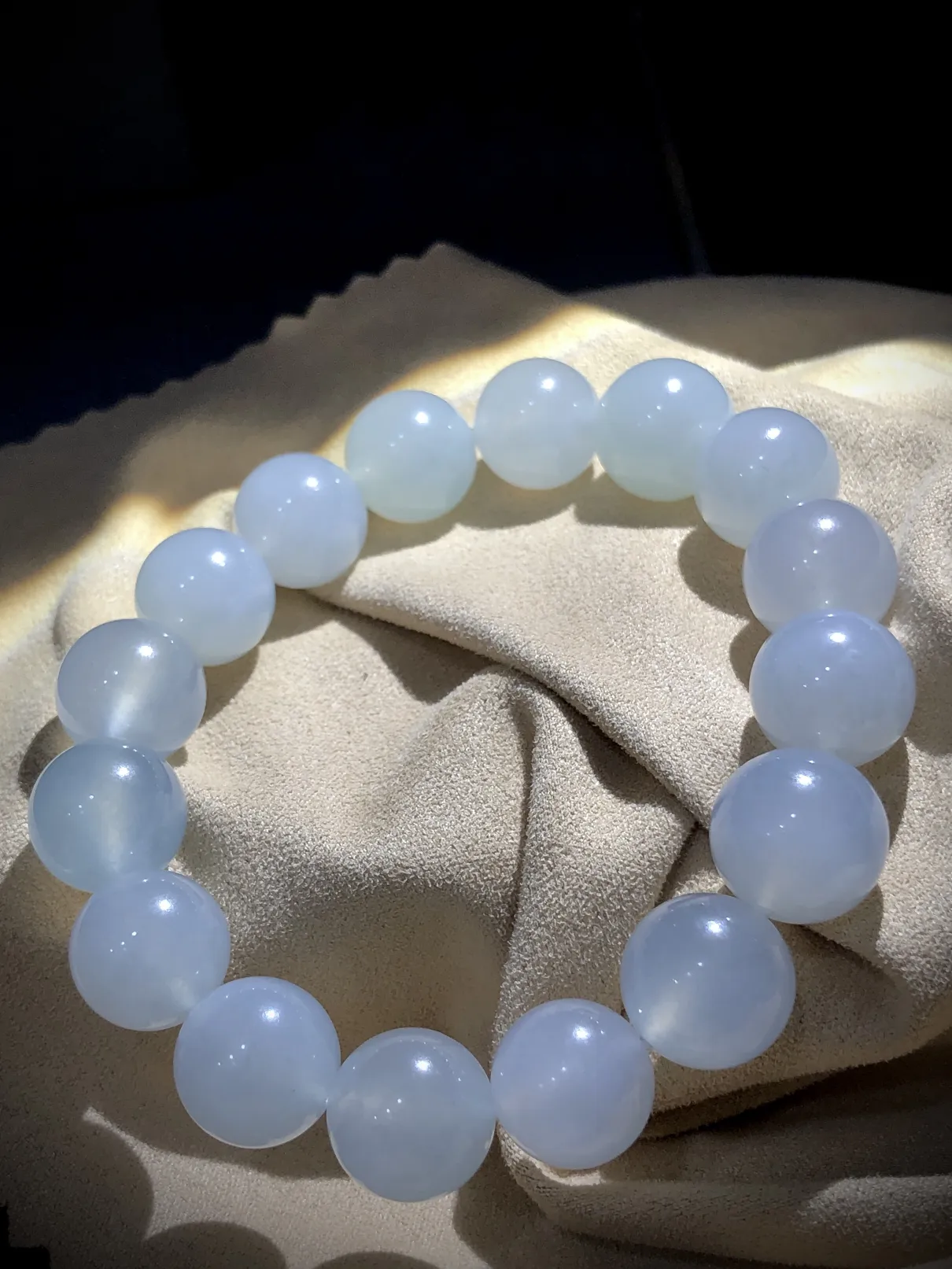 高性价比白冰珠子手串，直径约12.8mm，
16粒，