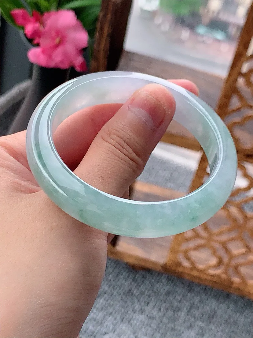 a货翡翠老坑飘花正装正圈手镯52-53小圈口 尺寸52×12×7.5mm 重量47.16g 0702