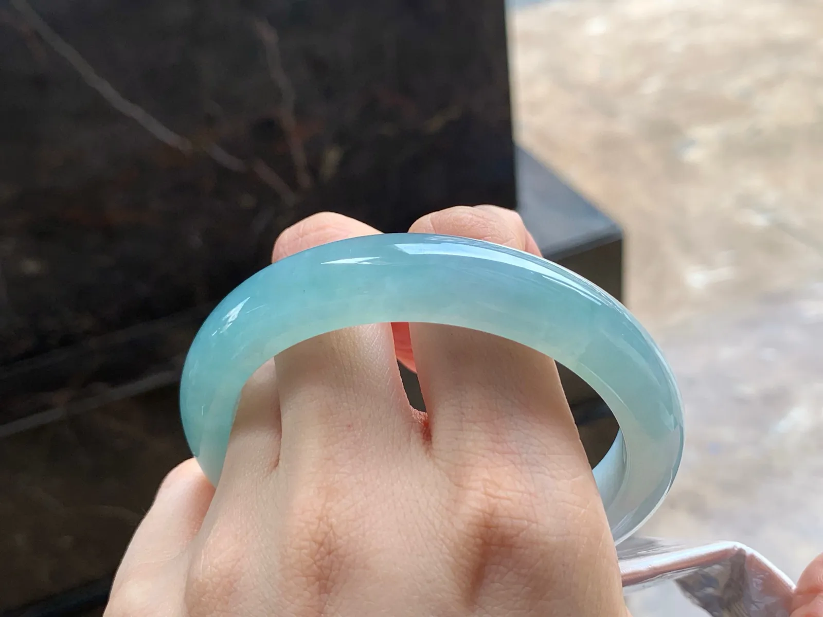 冰晴底手镯
种好水润 59.3/12.5/9mm