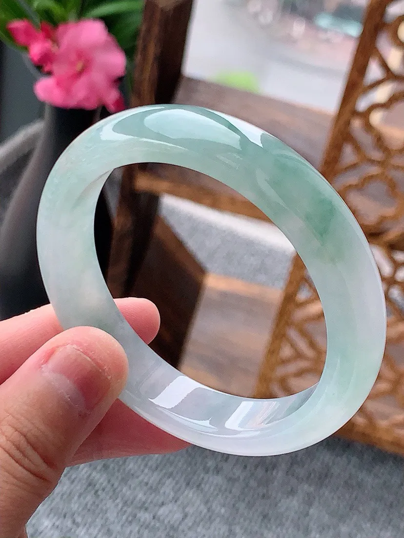 a货翡翠老坑飘花正装正圈手镯52-53小圈口 尺寸52×12×7.5mm 重量47.16g 0702