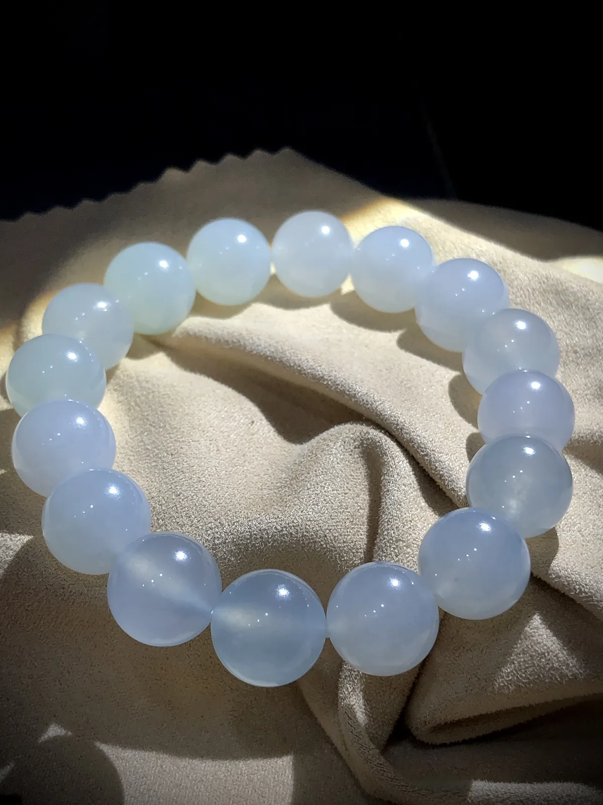 高性价比白冰珠子手串，直径约12.8mm，
16粒，