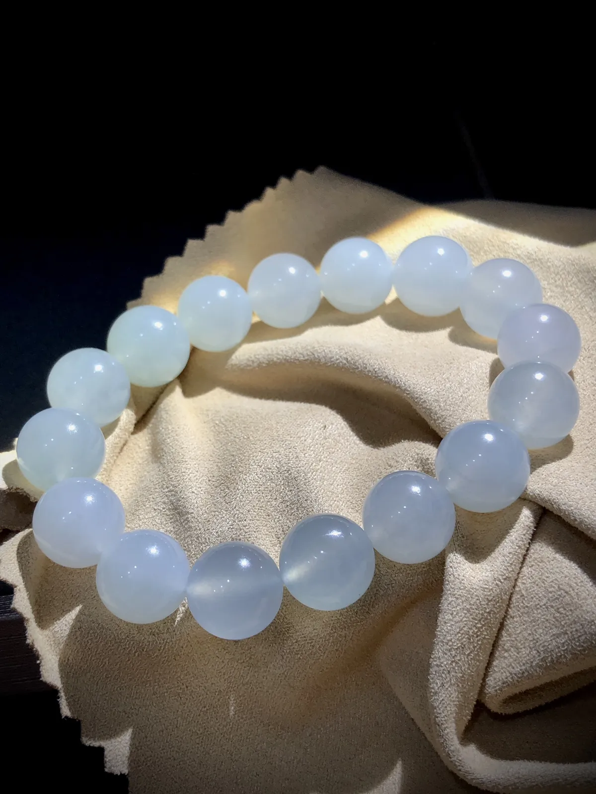 高性价比白冰珠子手串，直径约12.8mm，
16粒，