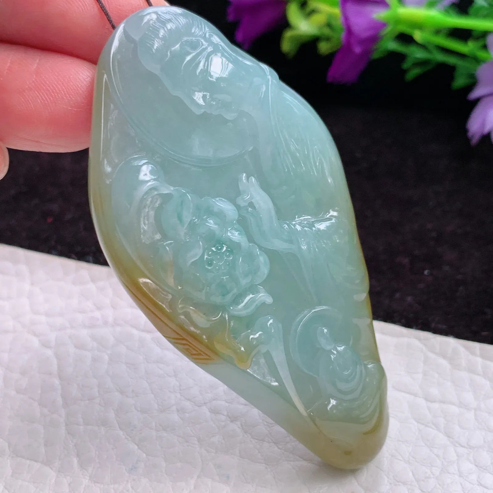 Lz实拍71.5*37.3*11.8特色双彩翡翠A货精雕冰胶花开见佛玉观音玉吊坠