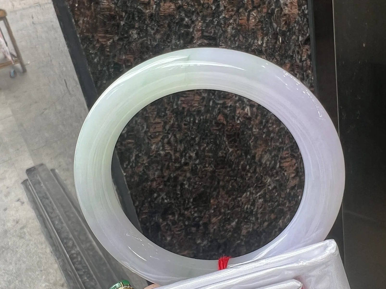 58圈口春带彩圆条手镯，尺寸：58/10.8/10.8色泽艳丽，种水细腻干净