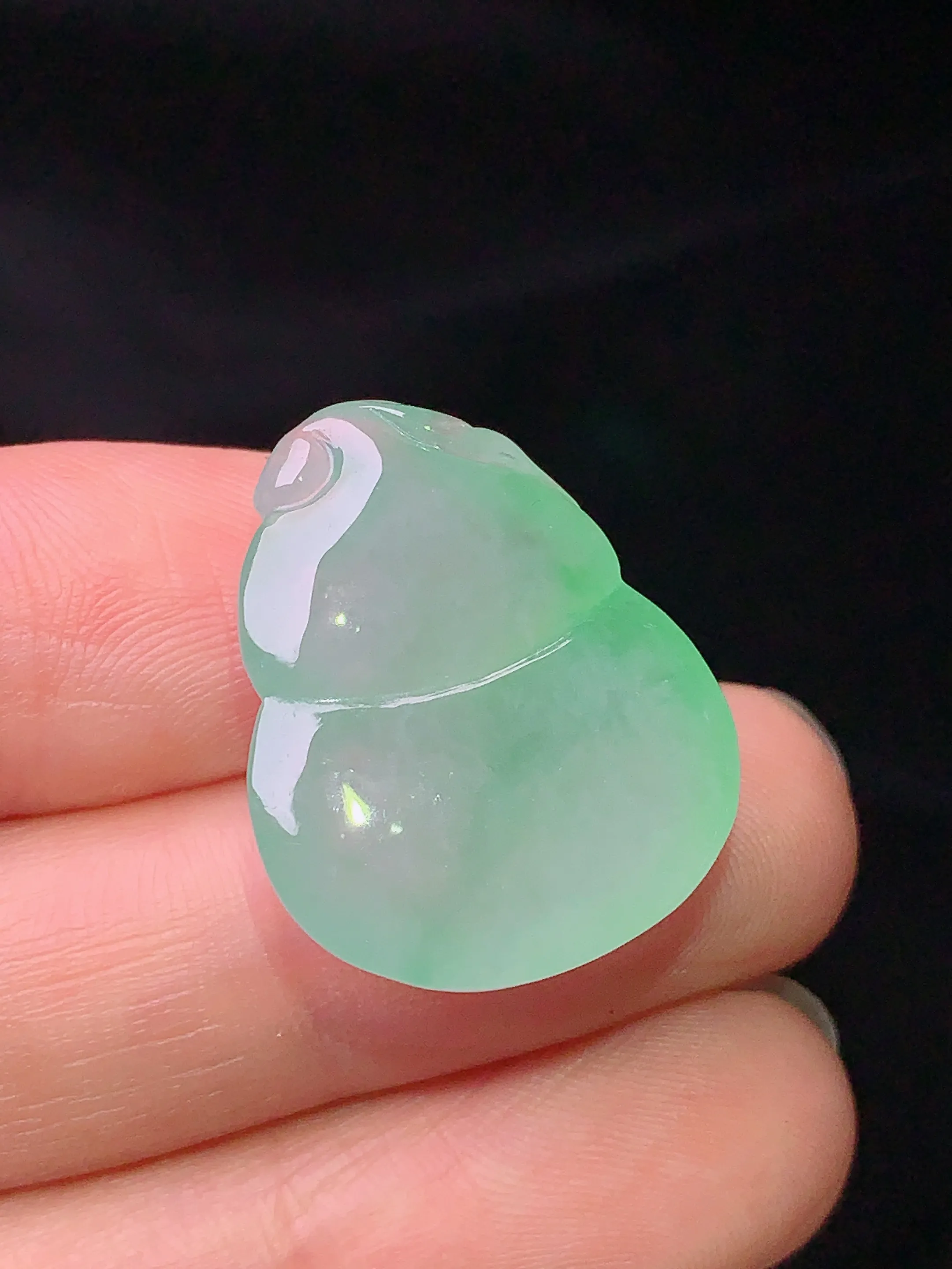 镶嵌款 飘绿葫芦吊坠 玉质细腻 水润亮眼 整体尺寸23.2*18.6*8