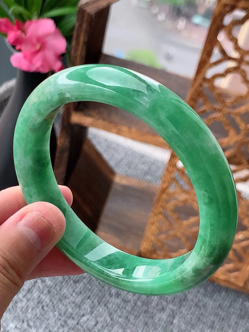 a货翡翠老坑满绿正装正圈手镯60-61大圈口 尺寸60.8×12.3×8.6mm 重量68.85g 