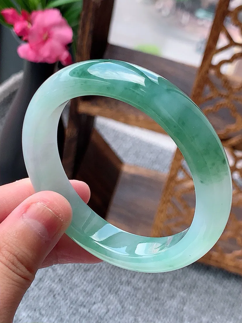 a货翡翠老坑飘花正装正圈手镯53-54圈口 尺寸53.3×11.7×8.3mm 重量55.13g 0